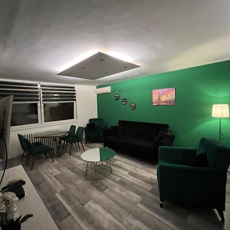 Apartman Omar Stan Na Dan Besplatan Parking サラエヴォ エクステリア 写真