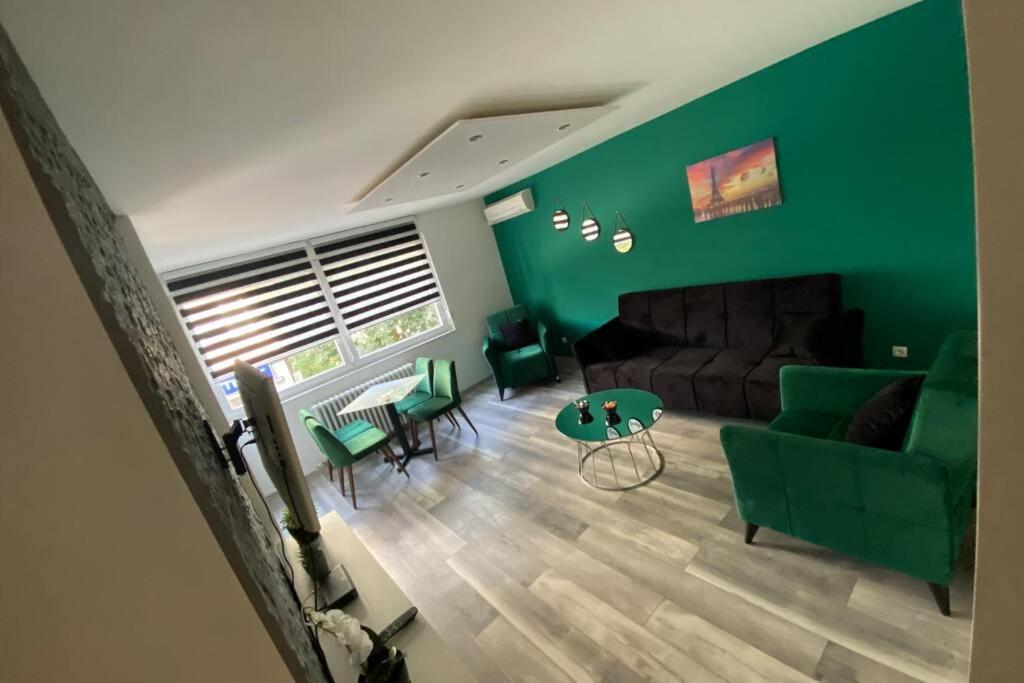 Apartman Omar Stan Na Dan Besplatan Parking サラエヴォ エクステリア 写真