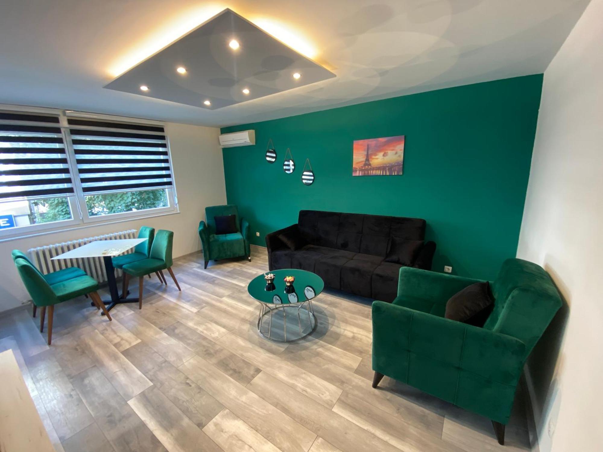 Apartman Omar Stan Na Dan Besplatan Parking サラエヴォ エクステリア 写真
