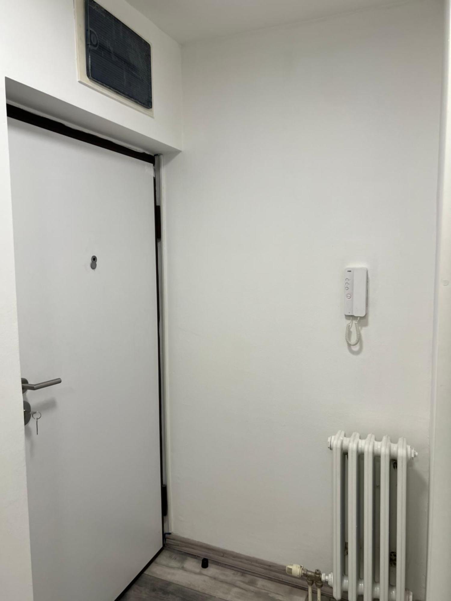 Apartman Omar Stan Na Dan Besplatan Parking サラエヴォ エクステリア 写真