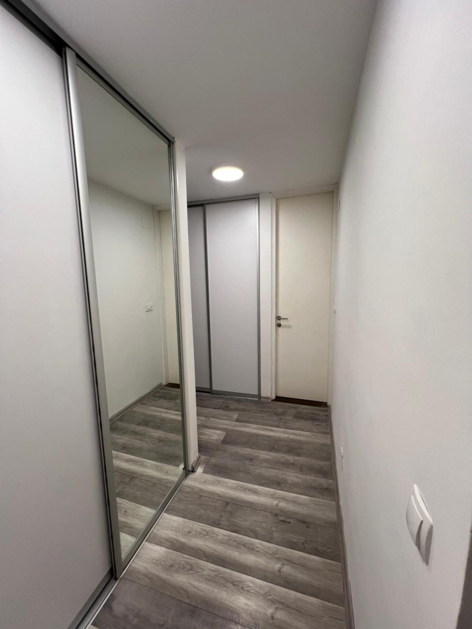Apartman Omar Stan Na Dan Besplatan Parking サラエヴォ エクステリア 写真