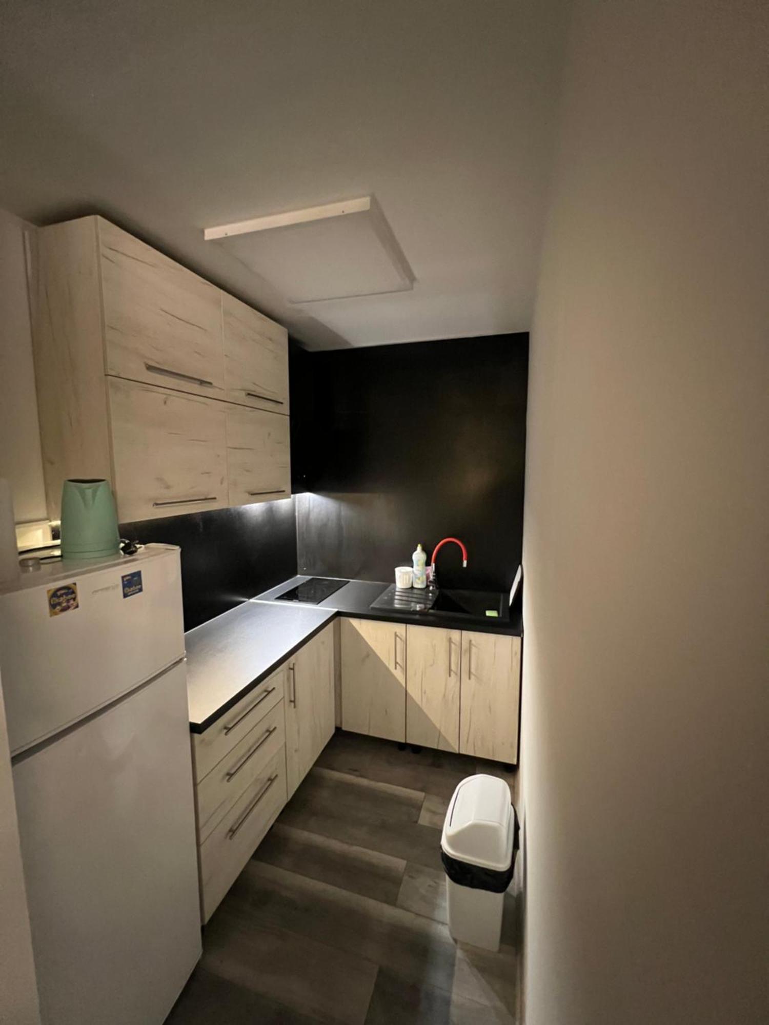 Apartman Omar Stan Na Dan Besplatan Parking サラエヴォ エクステリア 写真