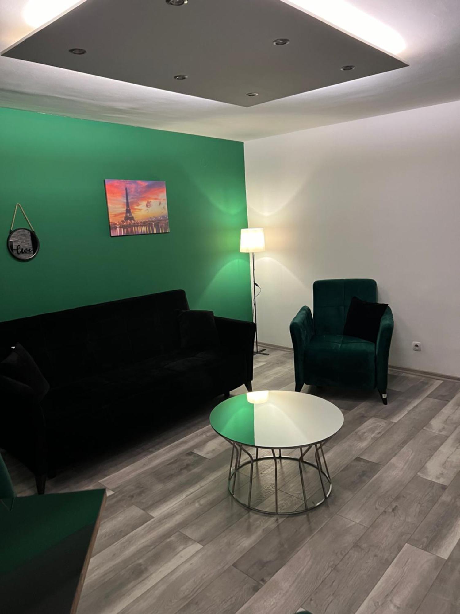 Apartman Omar Stan Na Dan Besplatan Parking サラエヴォ エクステリア 写真