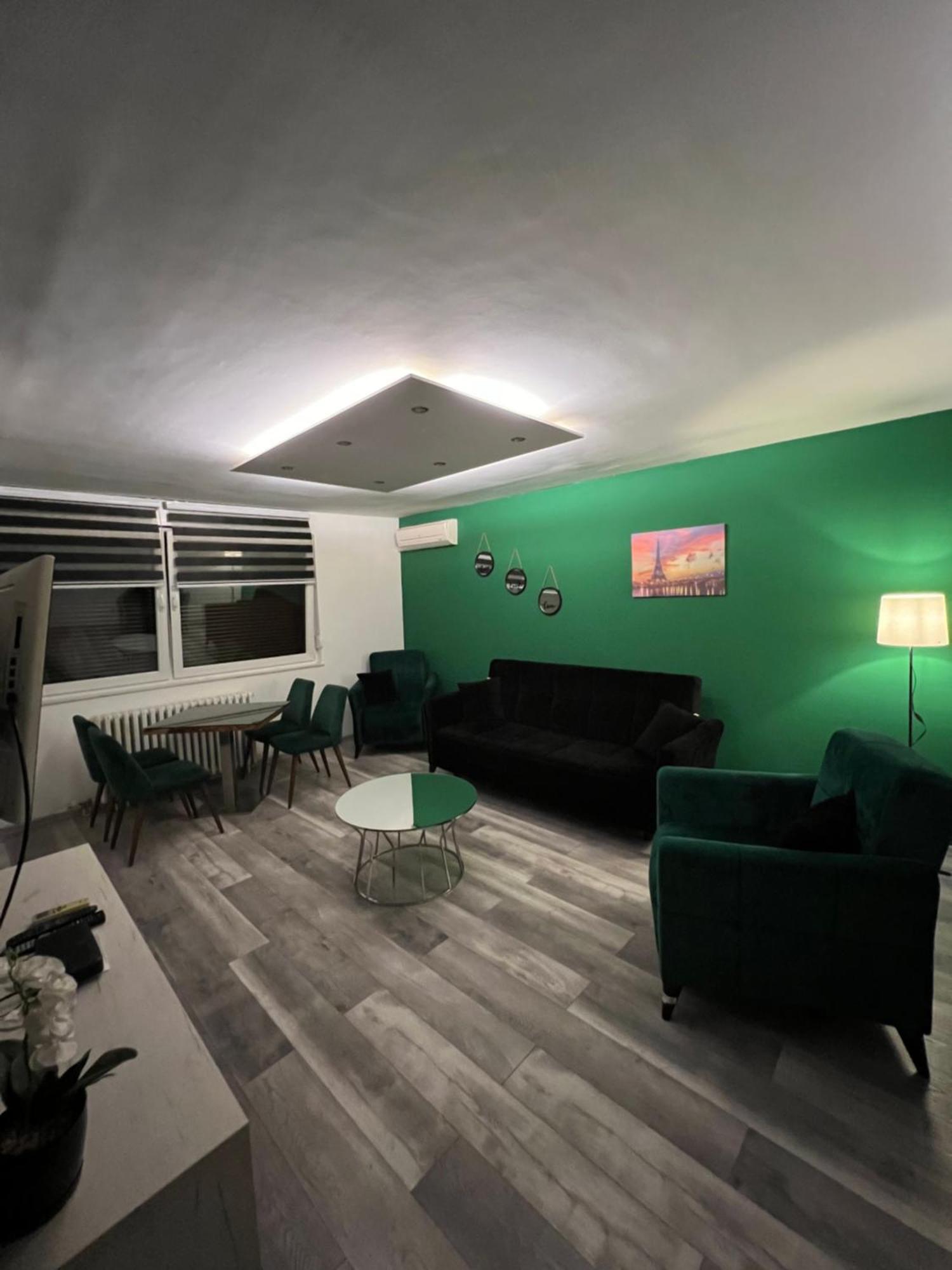 Apartman Omar Stan Na Dan Besplatan Parking サラエヴォ エクステリア 写真