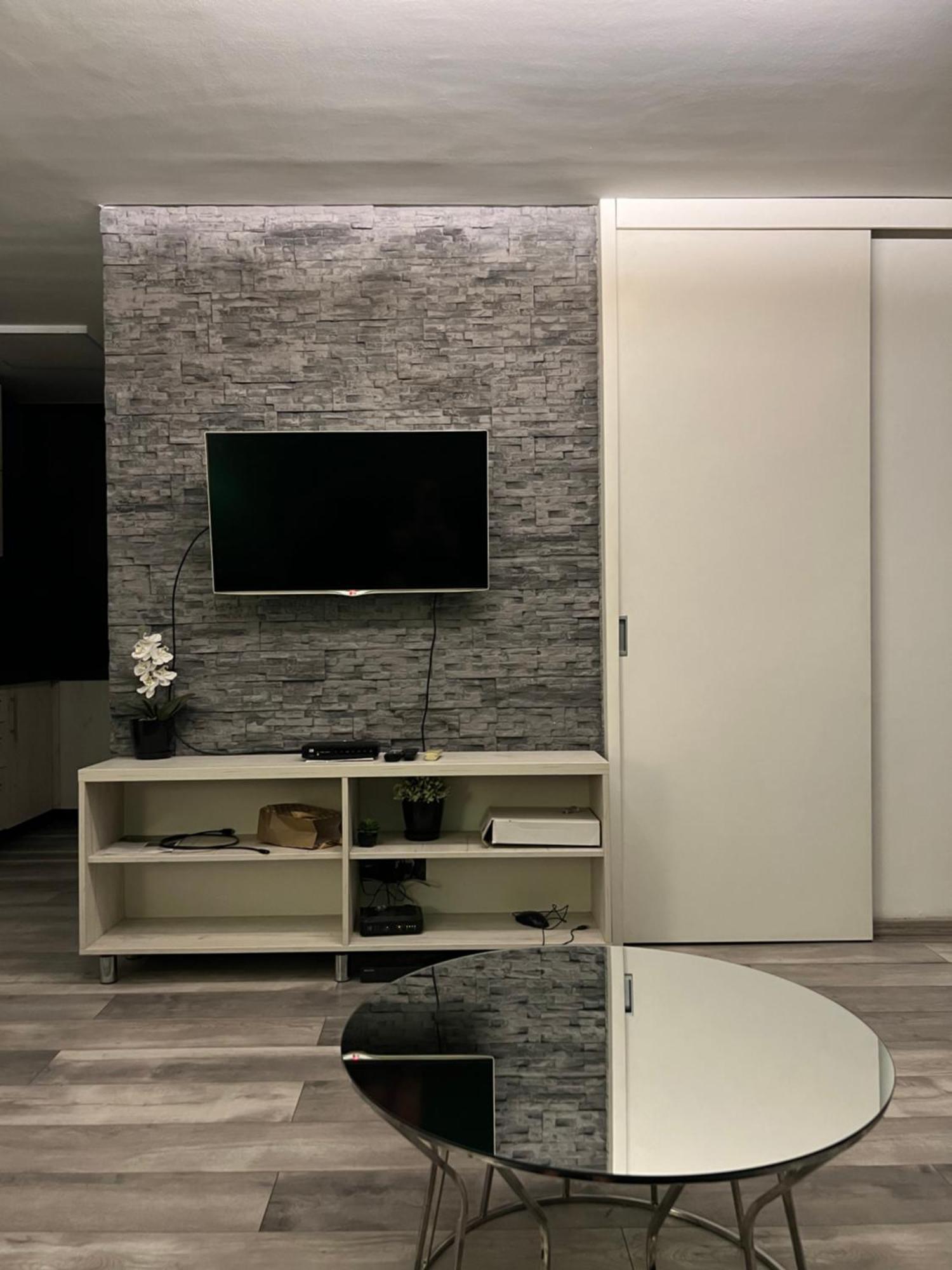 Apartman Omar Stan Na Dan Besplatan Parking サラエヴォ エクステリア 写真